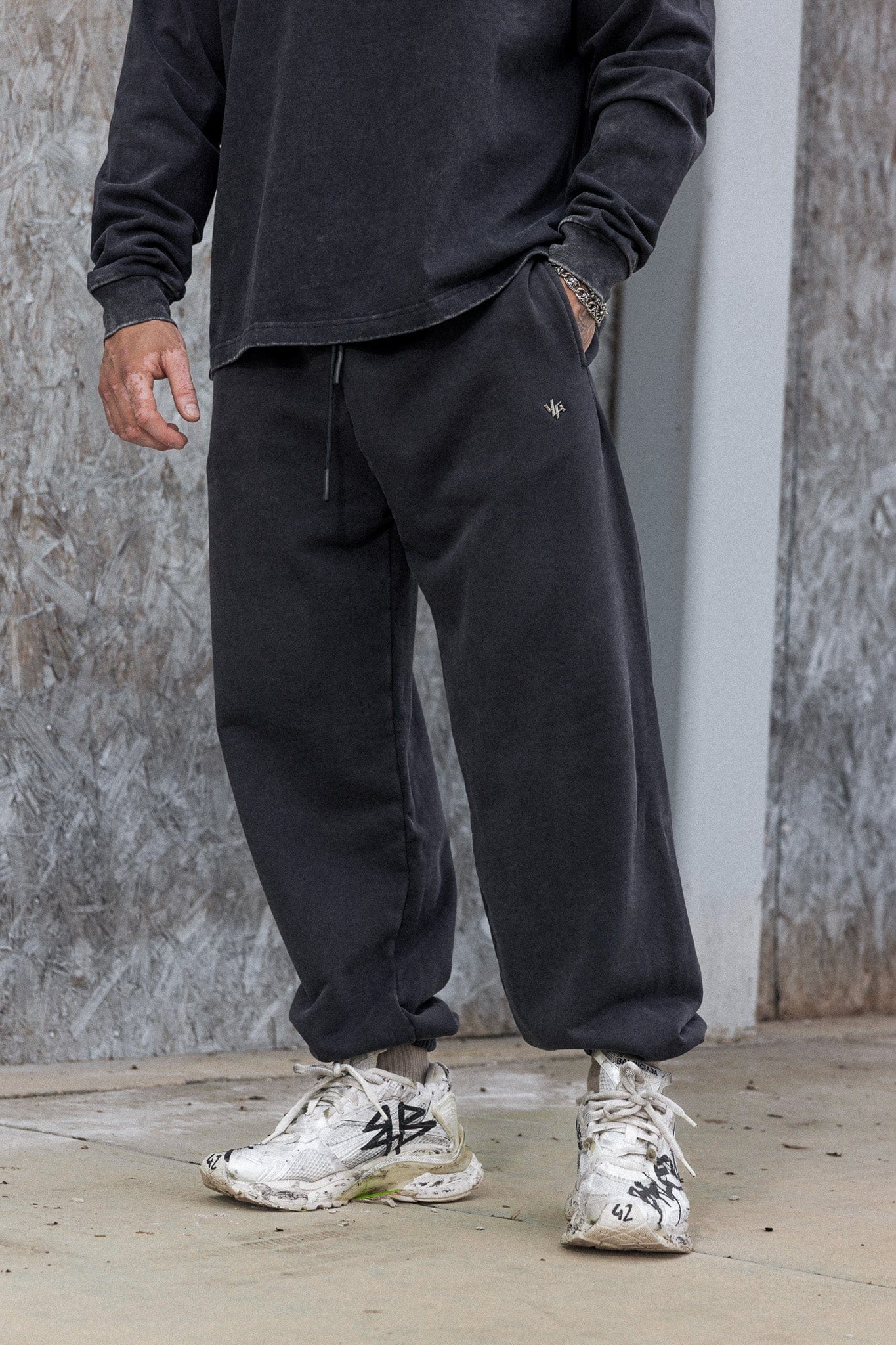 2069 - Elevated Essentials - Baggy Joggers - Image 2