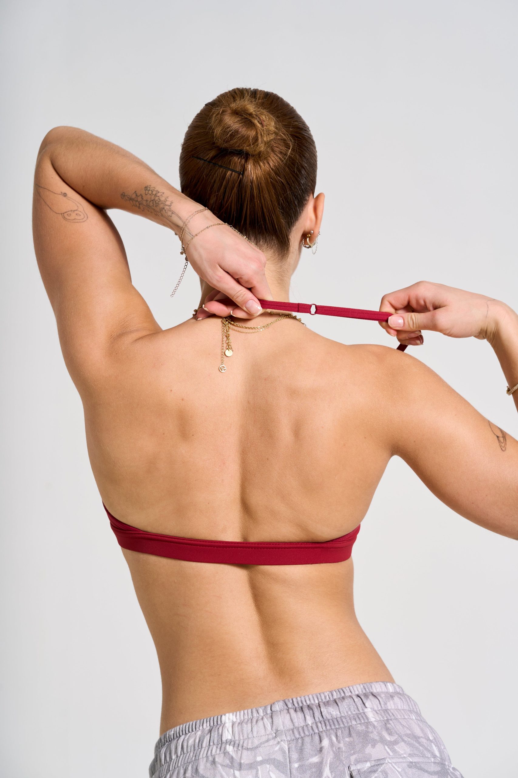W335 URBAN V-NECK BRA Fall 24' - Image 2