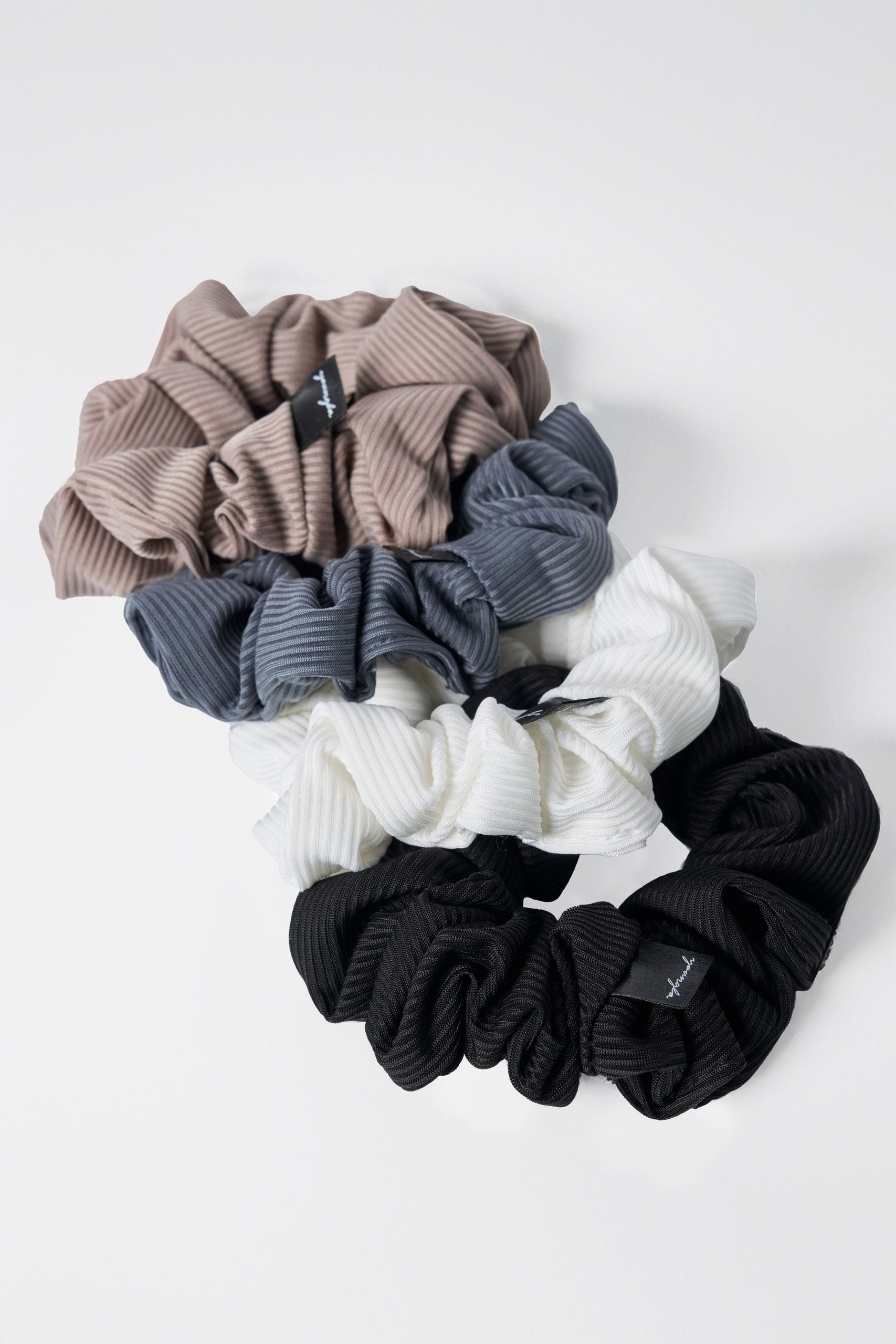 W625 Ribbed Scrunchie - Image 3